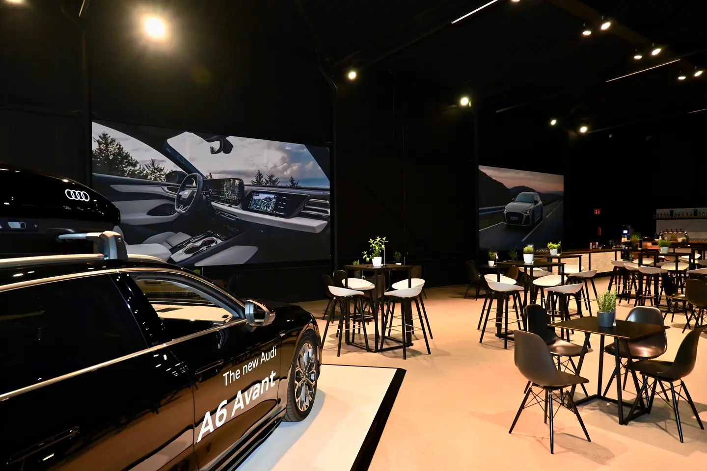 Hangaar omgetoverd tot Audi showroom